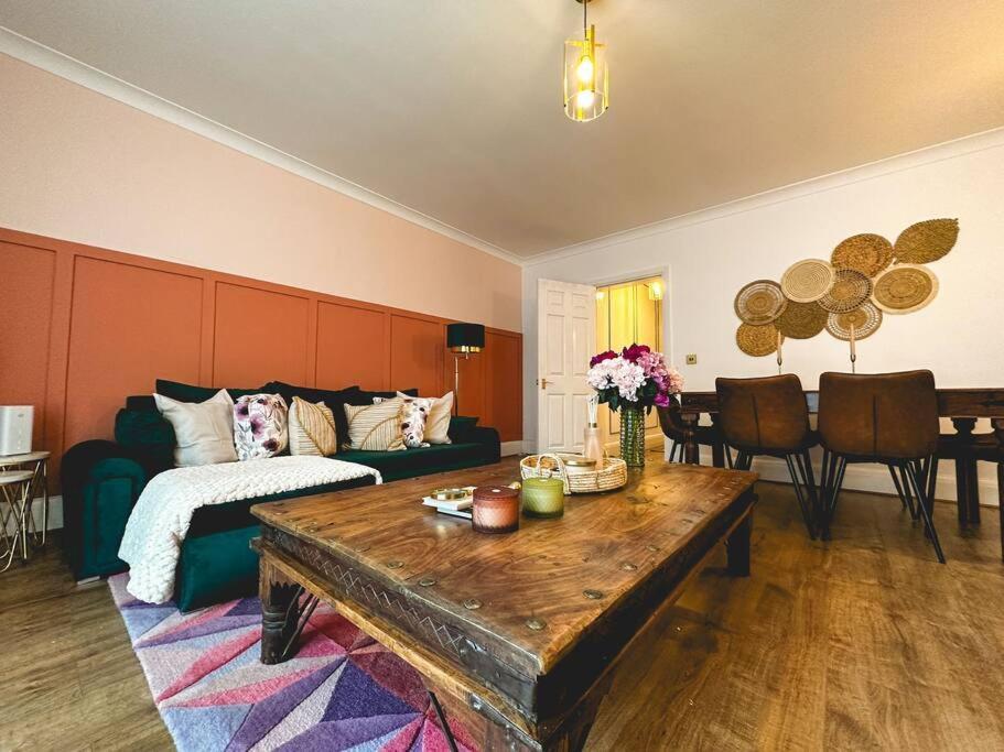 Charming Spacious 2Br Flat Near Station Plus Parking London Exterior photo
