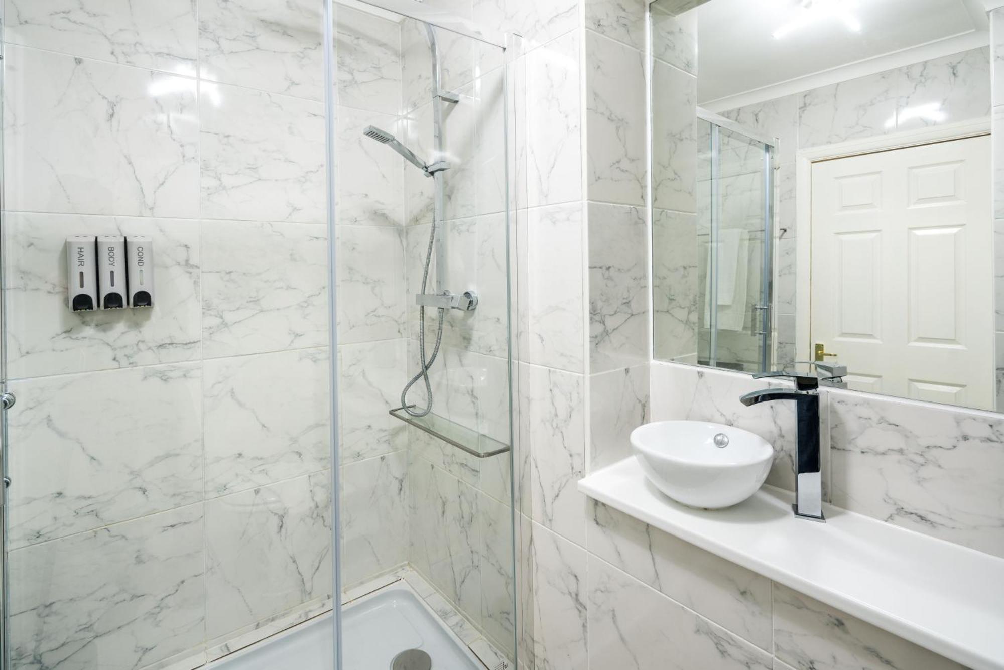 Charming Spacious 2Br Flat Near Station Plus Parking London Exterior photo